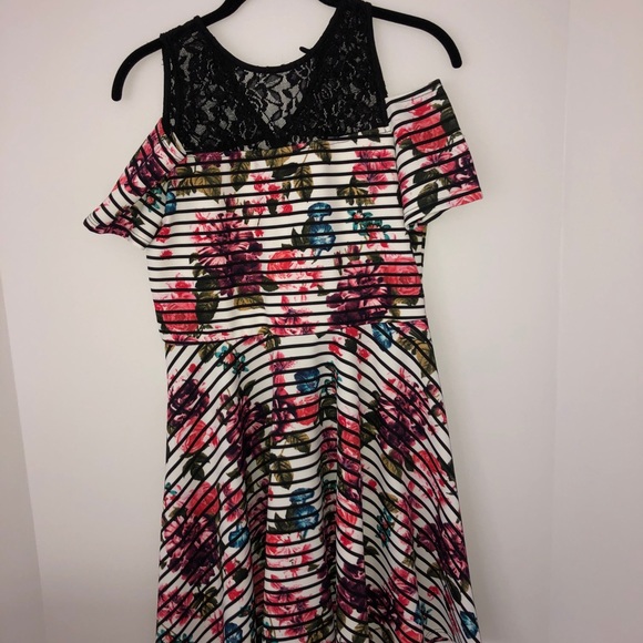 Floral, A-line, lace hater neck dress - Picture 2 of 5